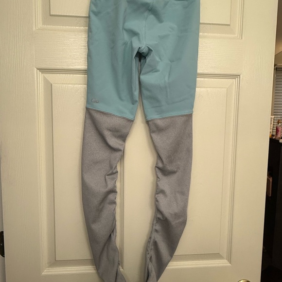 ALO Yoga Style High Waist Leggings - Picture 2 of 4